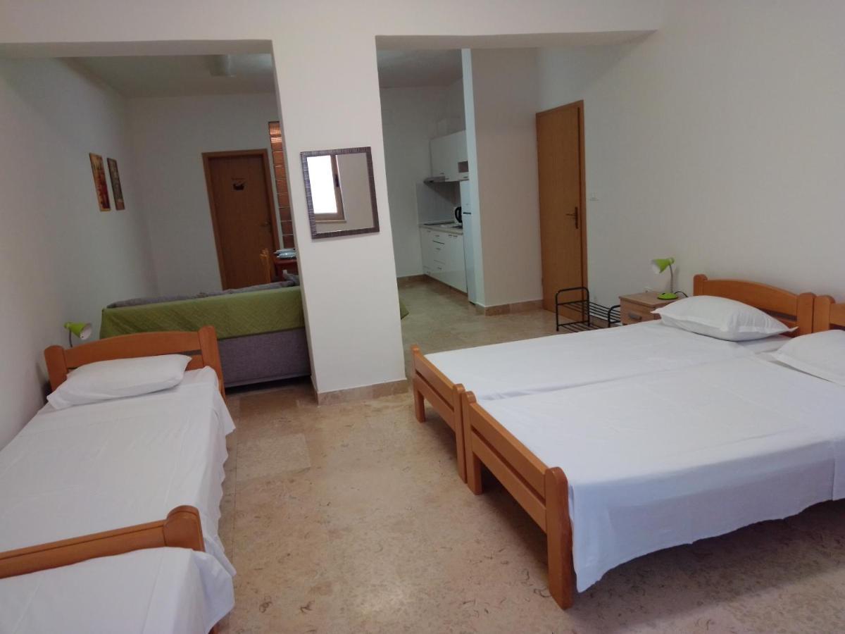 Apartman Sendi Pula Exterior photo